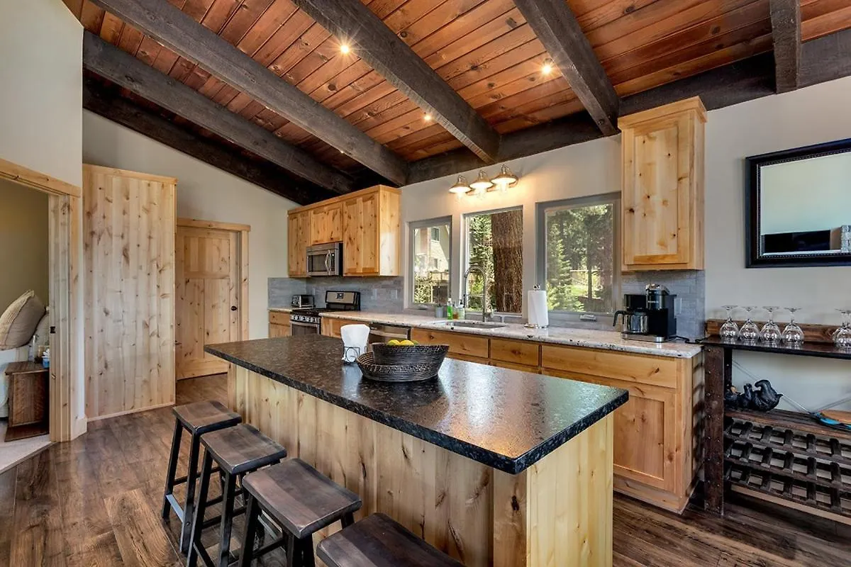 度假居 Cold Creek Lodge Home 南太浩湖
